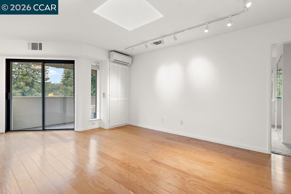 2535 Lucy Lane B