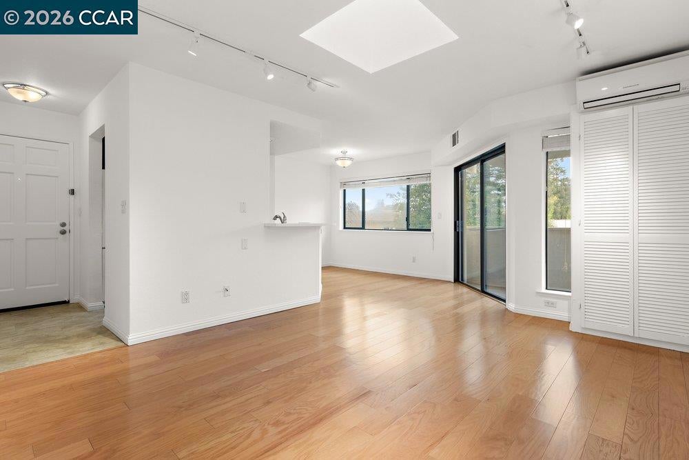 2535 Lucy Lane B