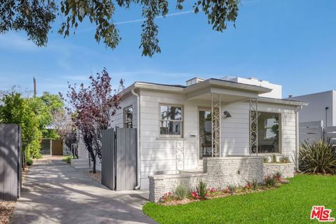 Photo of 935 Indiana Avenue, Venice, CA 90291 (MLS # 26668617)