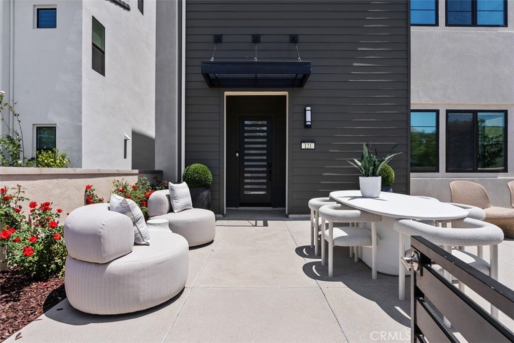 121 Bosal, Irvine CA 92618