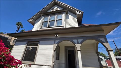 Photo of 975 N Park Cir #B, Long Beach, CA 90813 (MLS # DW25264588)