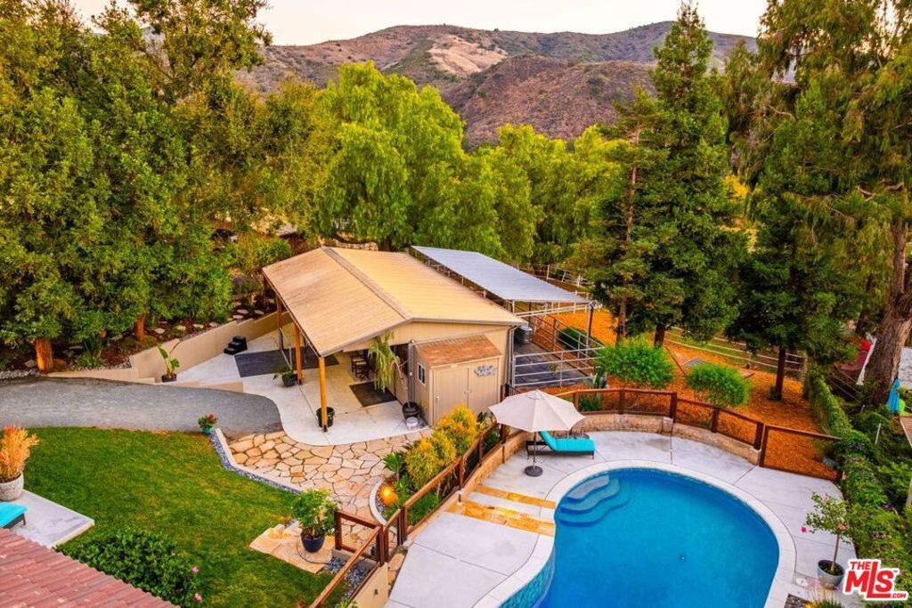 Photo of 1320 Nonchalant Drive, Simi Valley, CA 93065 (MLS # 25613145)