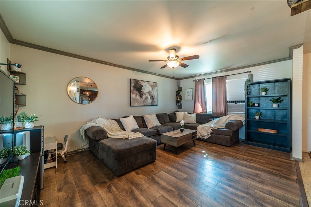 5527 N Fenimore Avenue