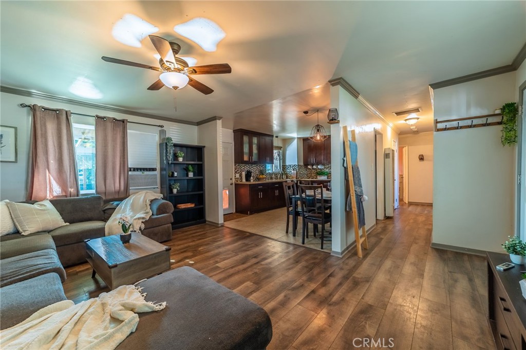 5527 N Fenimore Avenue