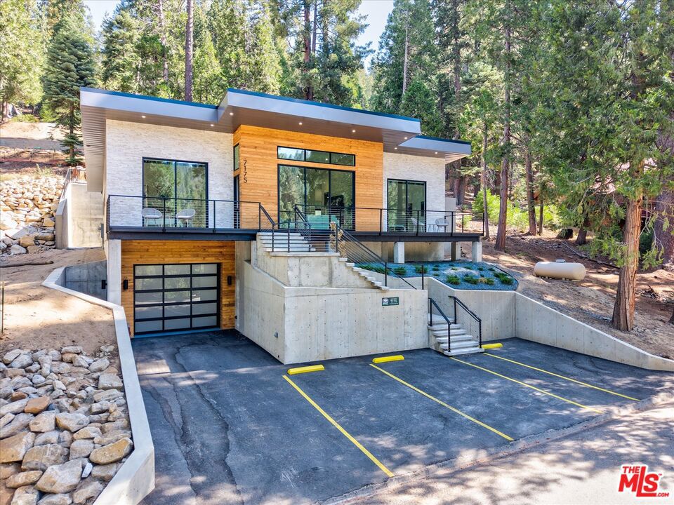 7175 Yosemite Park Way