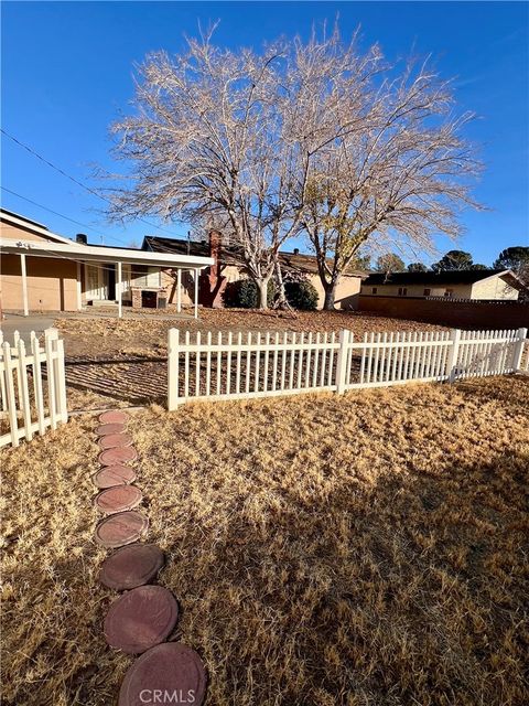 Photo of 44519 Foxton Ave, Lancaster, CA 93535 (MLS # SR26065049)