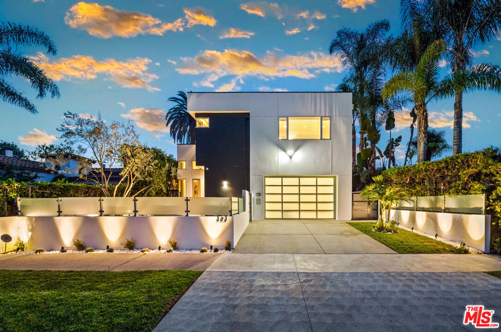 Stunning brand new construction near the Grove. This beautiful, cutting edge modern has it all! Beautifully manicured landscaping heightens this contemporary's curb appeal. Top of the line finishes embellish the bright, open floor plan as you enter this beauty. Large living area equipped with a fireplace, guided into a sizable formal dining area situated next to a gorgeous Gourmet kitchen equipped with high-end Viking appliances. Tall, glass doors slide open to a large, private backyard with a sparkling pool & spa - perfect for entertaining. 5 spacious bedrooms, each with ensuite bathroom. Vast master suite has its own toasty fireplace & hip wetbar. The location is absolutely amazing, centrally located and walking distance to shops, restaurants, the Grove and Beverly Center. This is modern LA living at its finest. Available for long term rentals and/or short term rentals with flexible lease terms.