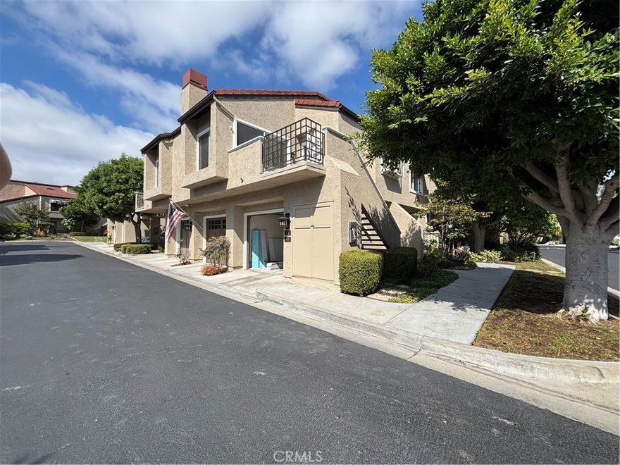 Fully Remodeled 2 Bed / 2 Bath Upper-End Unit in Princeton Townhomes – Across from UCI.  Light and bright, no one above or below! Brand-new kitchen and brand-new bathrooms, new flooring and fresh paint, and new AC.  Refrigerator and washer & dryer included. Move-in ready, available now.