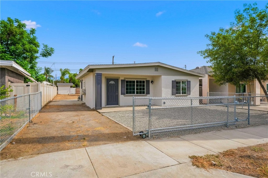221 Pleasant View