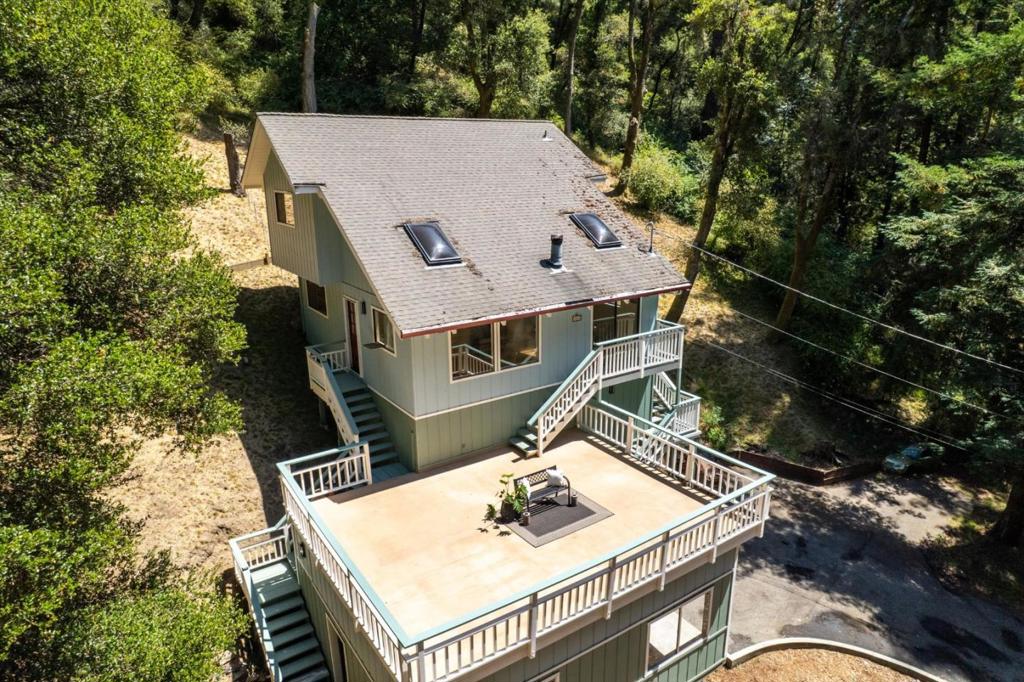 1060 Redwood Drive