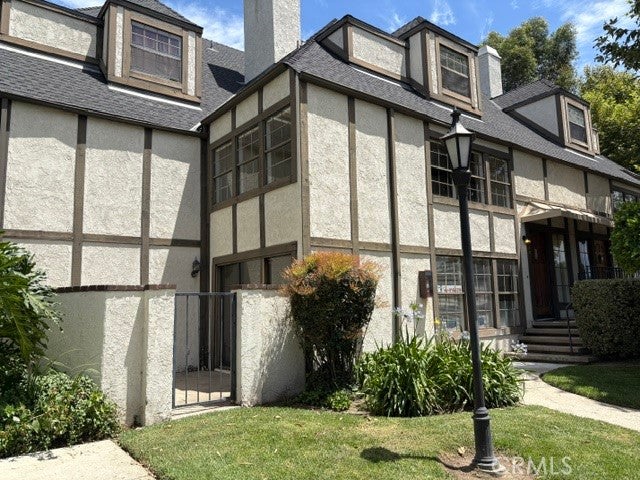 105 E Rosewood Court
