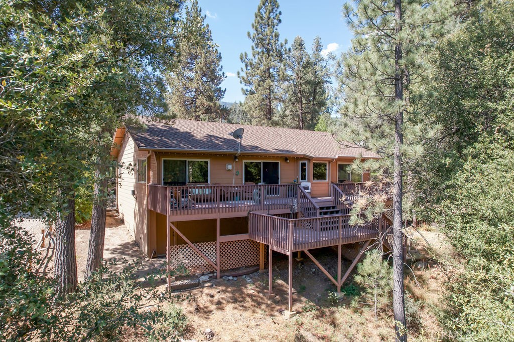 15901 Edgewood