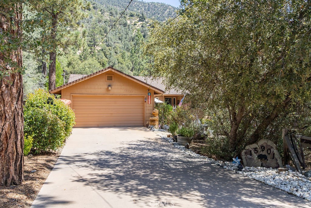 15901 Edgewood
