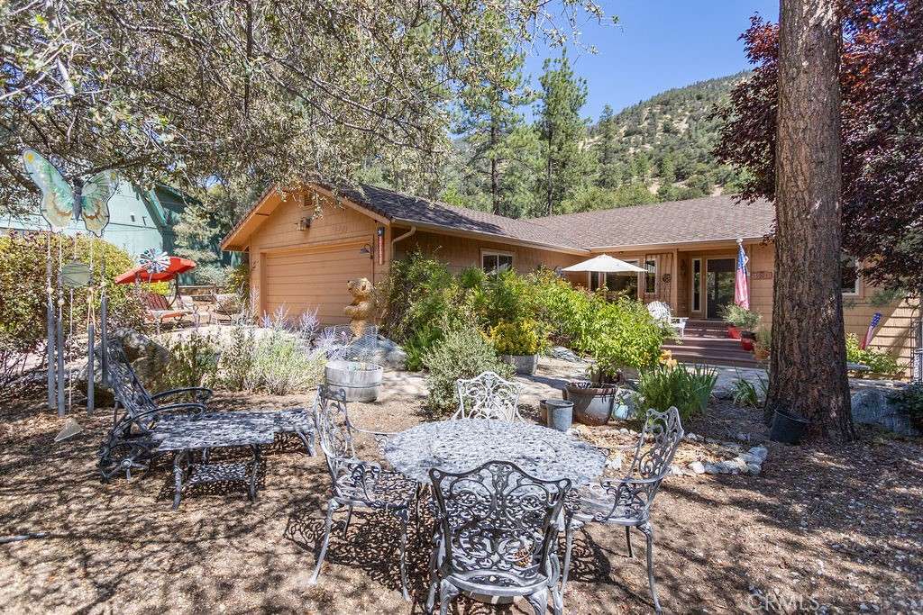 15901 Edgewood