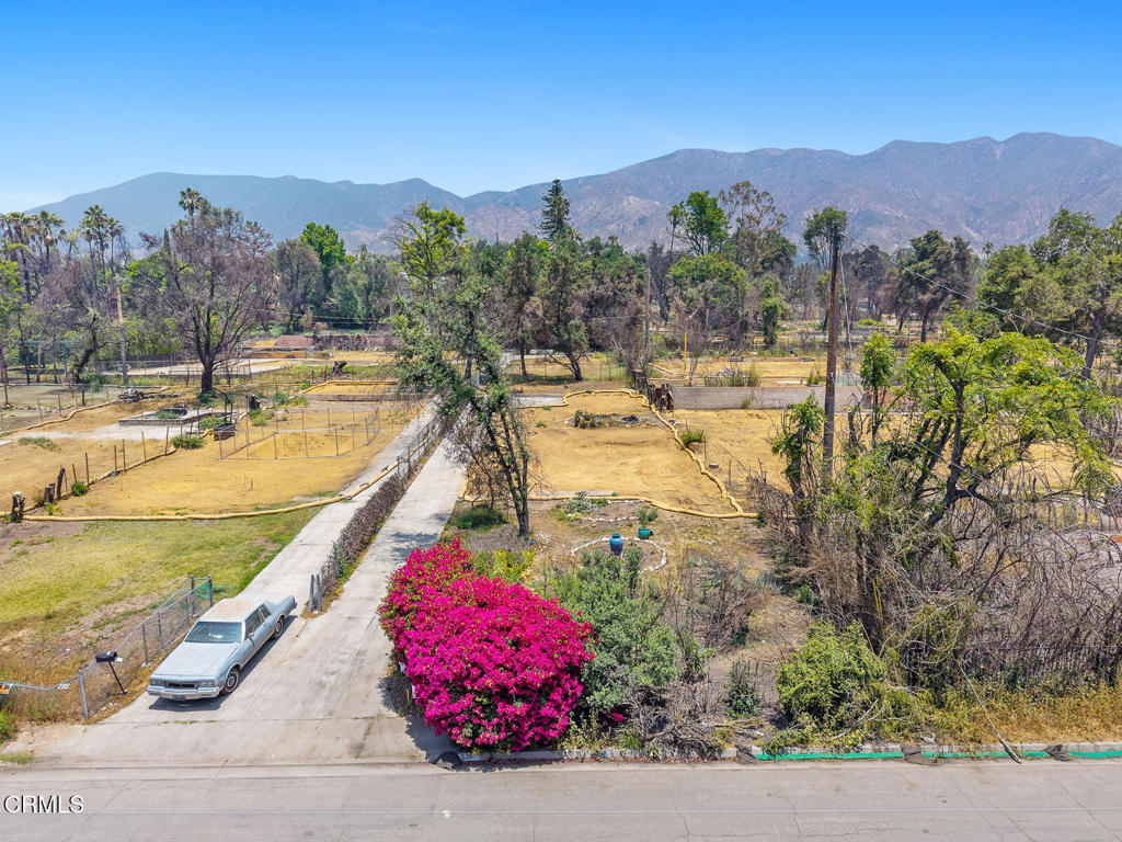 235 E Calaveras Street