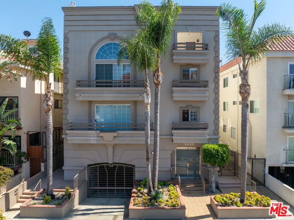 8646 W Olympic Boulevard