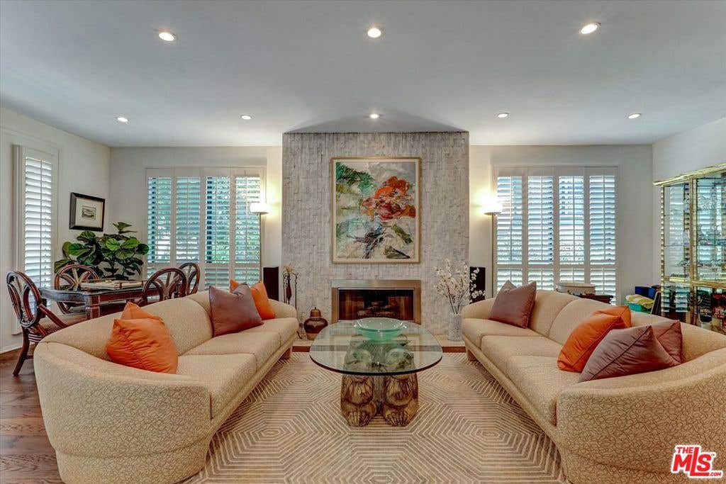 Photo of 148 S Crescent Drive #101, Beverly Hills, CA 90212 (MLS # 26856699)