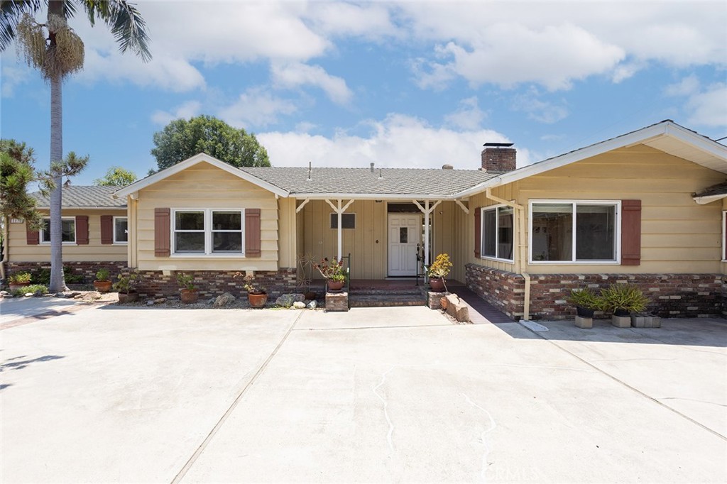 Welcome to a fantastic opportunity in the desirable Raymond Hills neighborhood! This single-level home offers beautiful city lights and sunset views, brimming with potential and awaiting your personal touch. This cherished home, on the market for the first time and owned by the original family, features 3,121 sq ft with 4 bedrooms and 3 bathrooms. It sits on a 14,168 sq ft lot and includes a pool (currently empty). Inside, you will find a large, bright living room with abundant windows that overlook the backyard and pool, offering stunning views of Fullerton. This room also features a cozy fireplace. The home has a separate dining room, a spacious family room, a bonus room, and a convenient inside laundry room. The primary bedroom is generously sized and provides access to an extended sunroom/workout room, which in turn leads to the remarkable backyard. Original wood flooring is present throughout most of the home. This is your chance to transform this property into your dream home! It is conveniently located near Hillcrest Park and walking trails, Downtown Fullerton, Fullerton College, Cal State Fullerton, various restaurants and shopping centers, and the 91 and 57 Freeways.
PLEASE NOTE: THIS HOME IS BEING SOLD (AS-IS) CASH OFFERS ONLY CONSIDERED. SELLER WILL NOT BE MAKING ANY REPAIRS OR PROVIDE TERMITE WORK OR COMPLETION AND NO CREDITS. GET READY TO MAKE THIS YOUR DREAM HOME TODAY! (View Supplement for Floorplan of the Home)