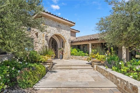 Photo of 27050 Via Vanessa, Temecula, CA 92590 (MLS # SW26090980)