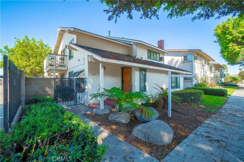 1045 E 3rd Street