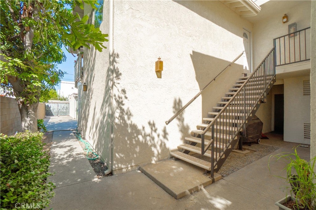 1045 E 3rd Street 4