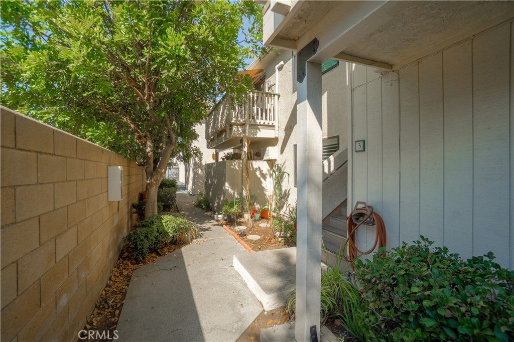 1045 E 3rd Street 4