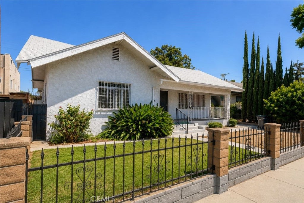 537 W 49th Place, Los Angeles CA 90037