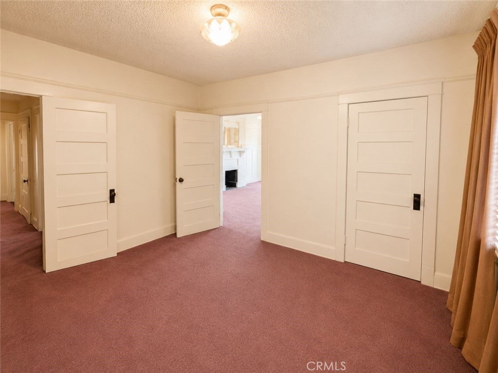 537 W 49th Place
