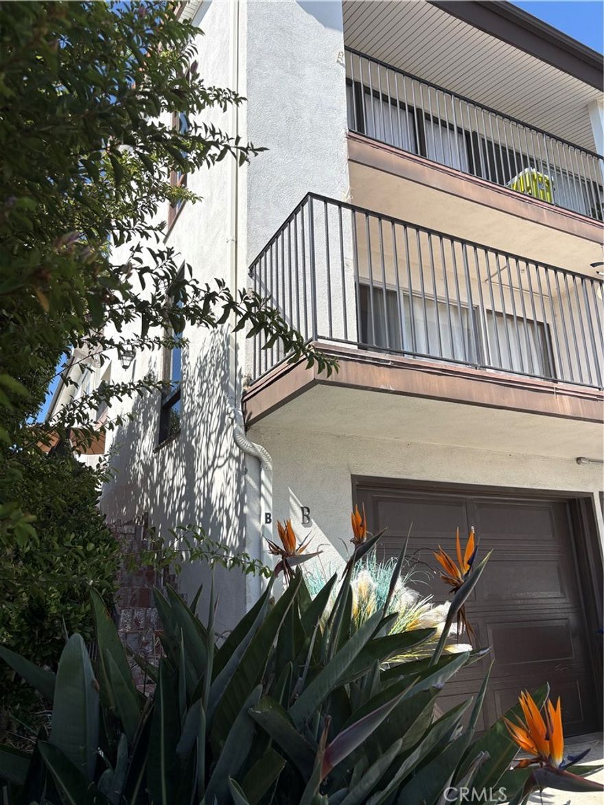 Fantastic location to bluff top park, beach access, trails & nearby Trestle's surf beach. Recently remodeled including vinyl plank flooring, new cabinets, refrigerator & private washer & dryer located in garage. New roll up garage door, new roof. Beautiful patio setting & balcony with some ocean view.

Long term tenant preferred, current tenant moving first week of October-no showings till vacant.