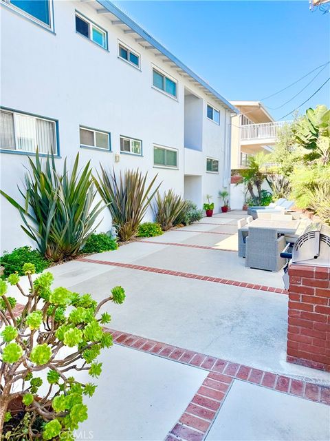 Tiny photo for 1710 Esplanade #D, Redondo Beach, CA 90277 (MLS # SB25245318)