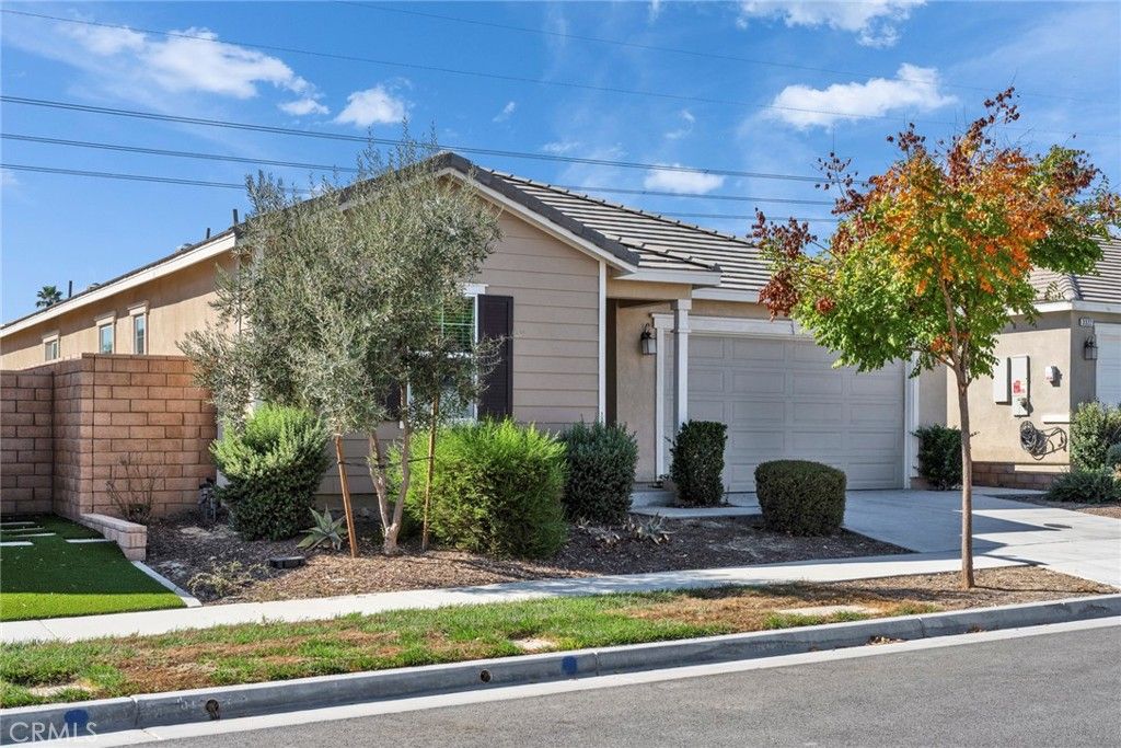 Photo of 3332 S Primerose Dr Dr, Ontario, CA 91761 (MLS # OC25239715)