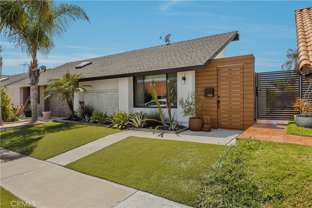 1919 Alsuna, Huntington Beach CA 92648 - Photo 1