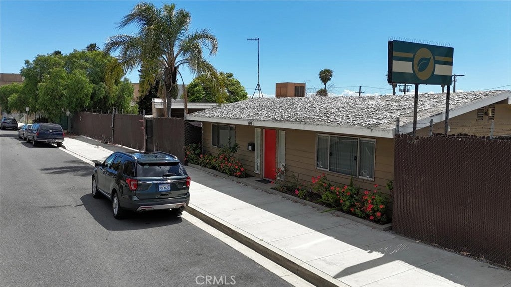 1849 N Reservoir W
