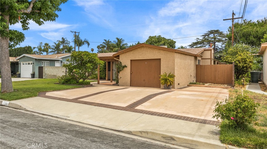 3902 N Morada Avenue