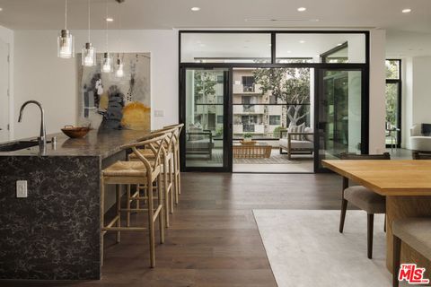 Photo of 425 N Palm Drive #201, Beverly Hills, CA 90210 (MLS # 26670159)