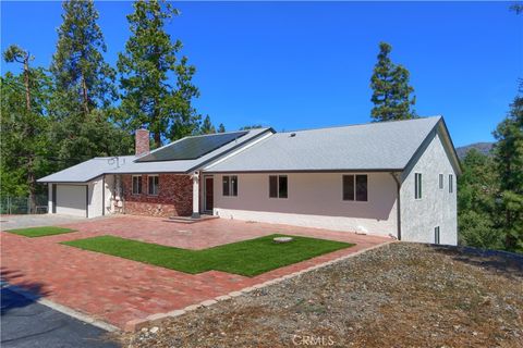 Photo of 5750 Glacier Point Pt, Mariposa, CA 95338 (MLS # FR26076233)