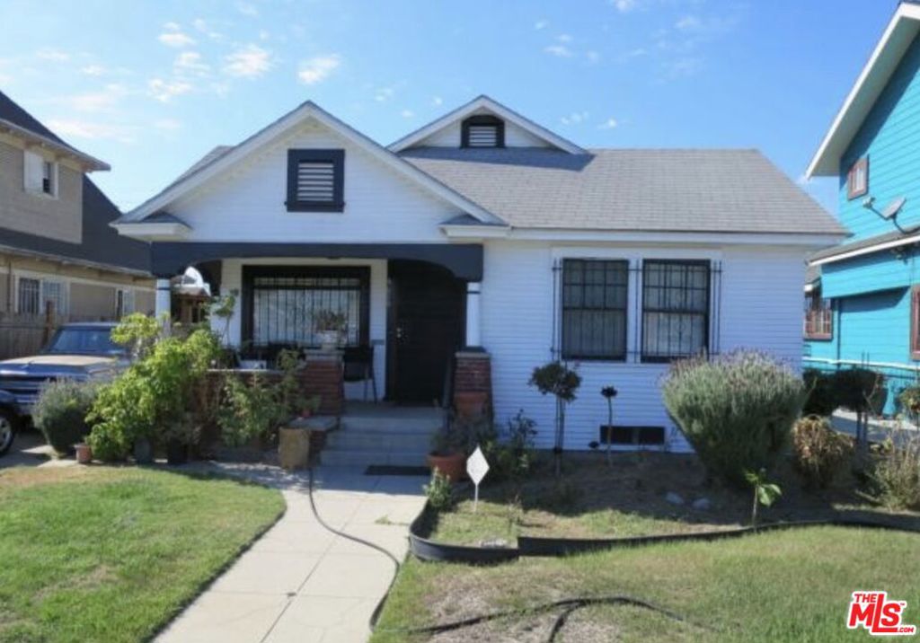 Charming Craftsman-style home filled with natural light and classic character. Enjoy a spacious open layout, large front and back yards, and a detached garage with additional driveway parking. Located just minutes from local shops, cafes, parks, and top schoolsthis is a rare opportunity to own a piece of history in a vibrant, sought-after neighborhood.