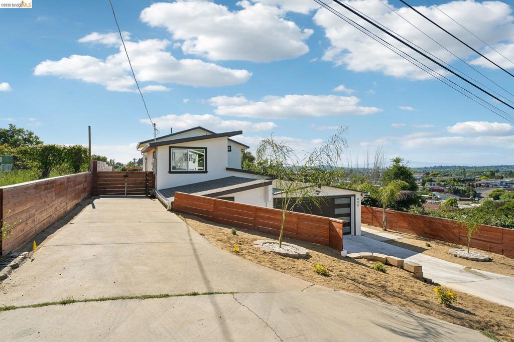 449 GILCREST