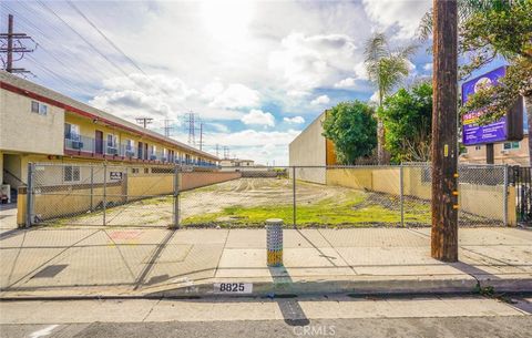 8826 Artesia Bellflower CA 90706