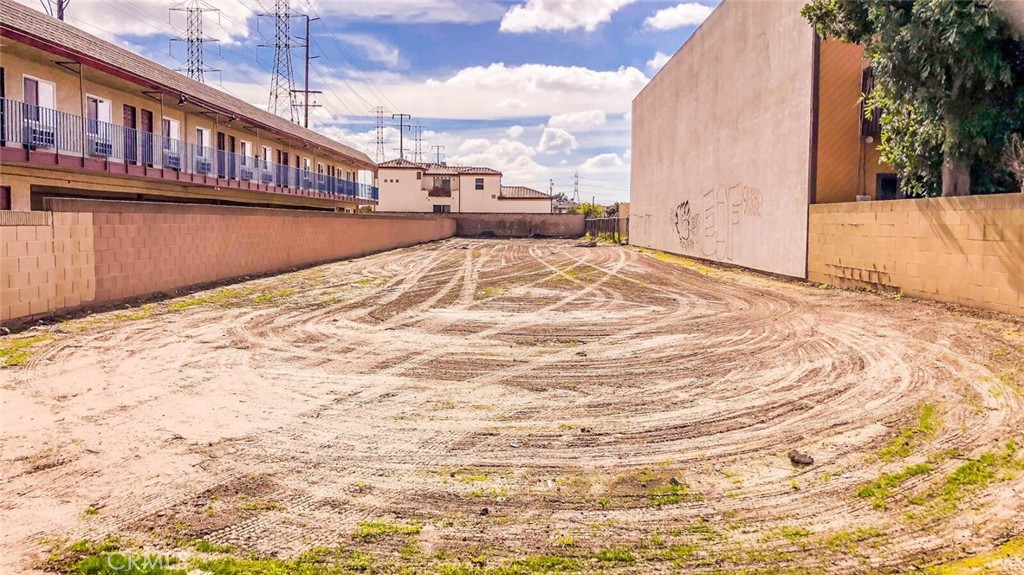 Properties 4 8826 Artesia