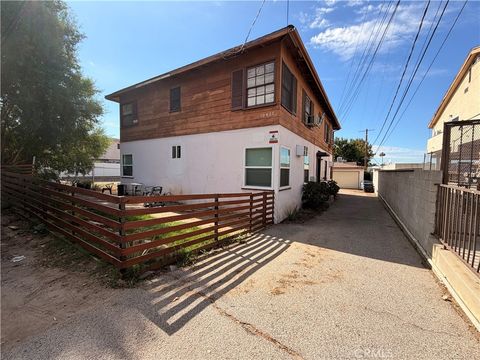 Photo of 10429 Mcvine Avenue, Sunland, CA 91040 (MLS # CV25242891) Photo of 10429 Mcvine Avenue, Sunland, CA 91040 (MLS # CV25242891)