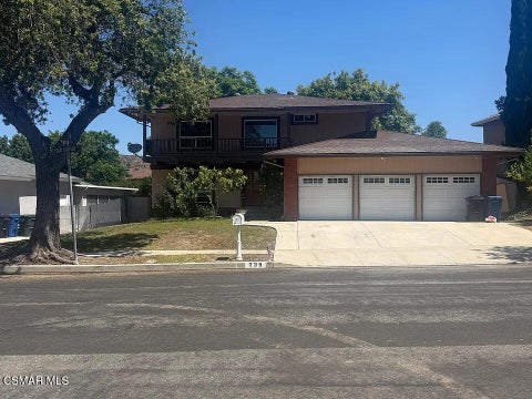 Photo of 739 San Martin Place, Thousand Oaks, CA 91360 (MLS # 226004282)