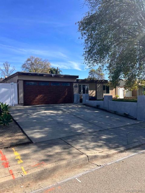 Photo of Escondido, CA 92027 (MLS # 260005228SD)