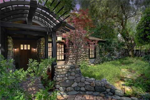 Photo of 2293 Bonnie Brae Ave, Claremont, CA 91711 (MLS # CV26063585)