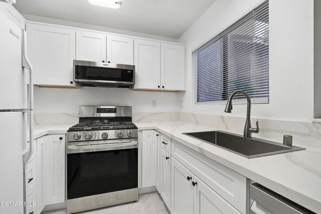 Photo of 2304 Archwood Lane #92, Simi Valley, CA 93063 (MLS # 226000231)