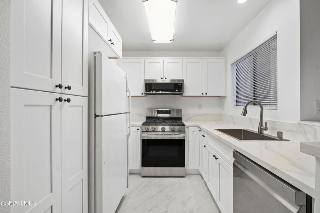 Photo of 2304 Archwood Lane #92, Simi Valley, CA 93063 (MLS # 226000231)