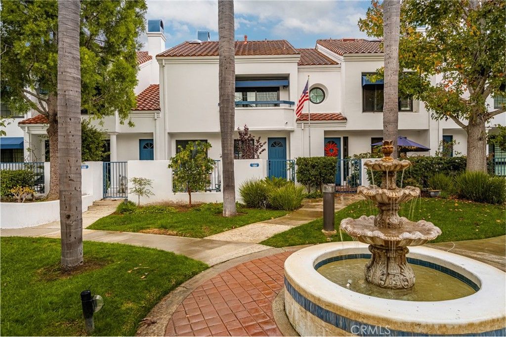 Photo of 19451 Pompano Ln #104, Huntington Beach, CA 92648 (MLS # PW25264860)