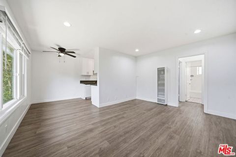 Photo of 2636 Kansas Avenue #6, Santa Monica, CA 90404 (MLS # 26656193)