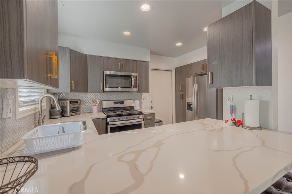 12411 Osborne 66