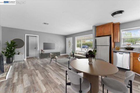 Photo of 2315 West Ave Ave, Santa Rosa, CA 95407 (MLS # 41127538)